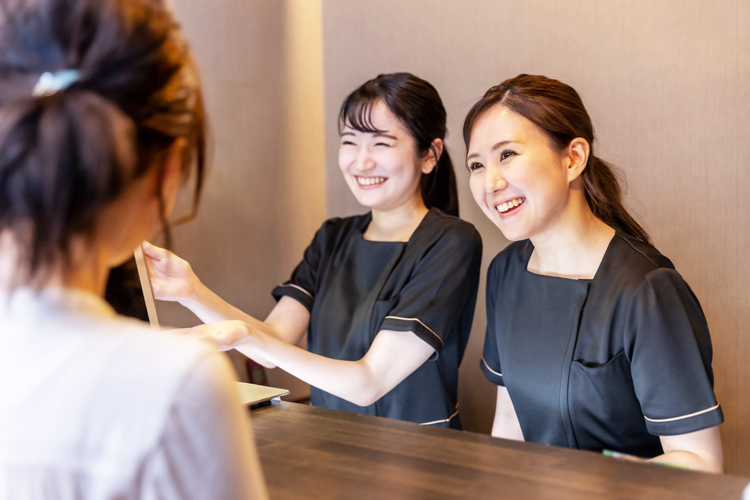 ラウンジサービス